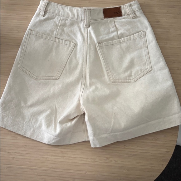 Twik Organic Cotton Shorts in Cream - Picture 2 of 4